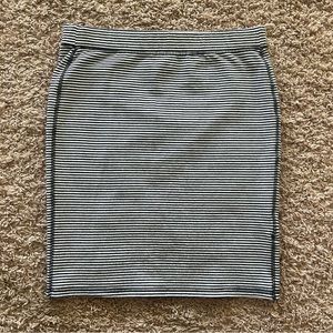 Small Old Navy Black and White Stripped Pencil Skirt